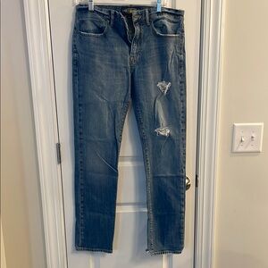 Men’s Lucky Brand Blue Straight Leg Jeans 
Size: 32x32
Style: 121 Heritage Slim